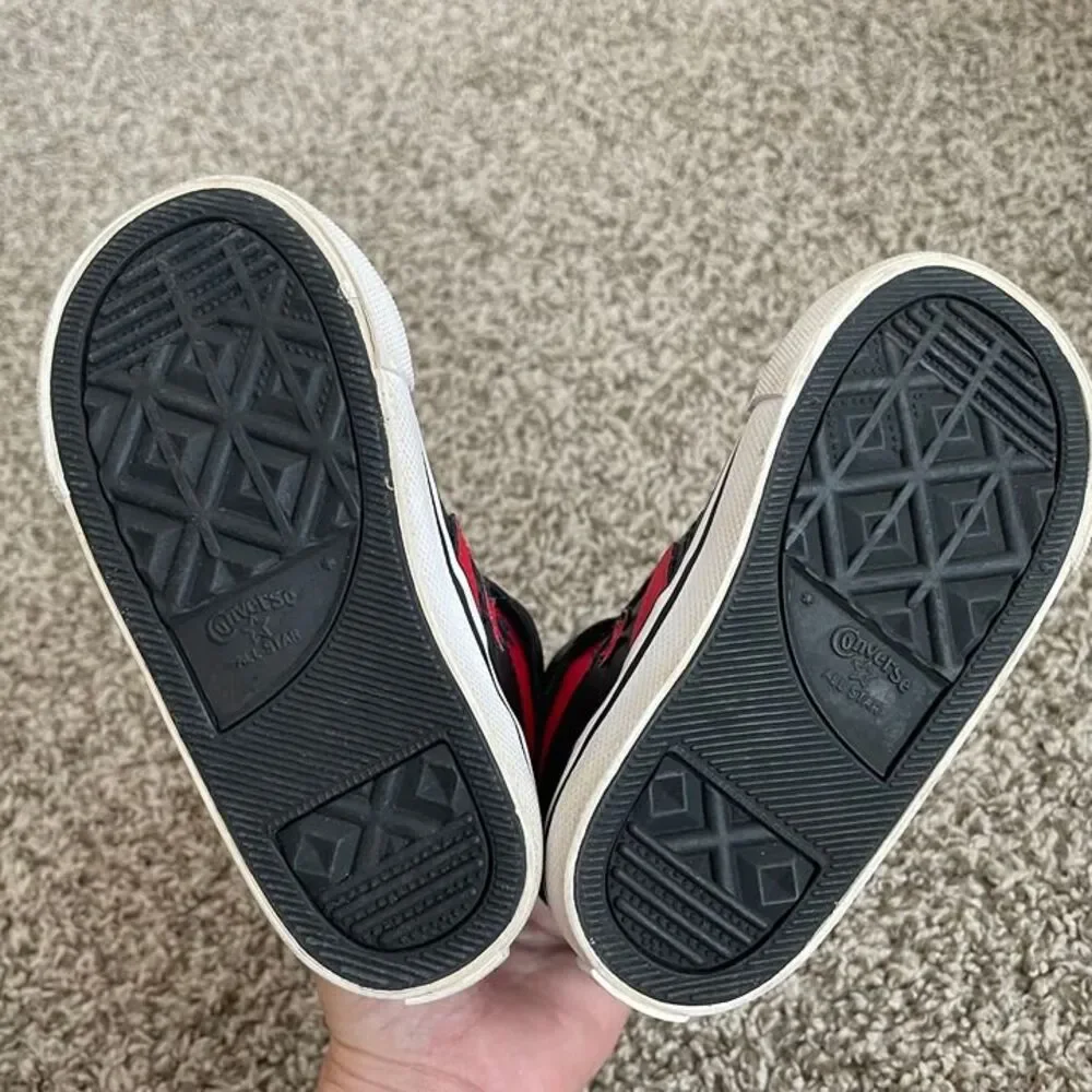 Size 7 / Toddler Boy Converse Sneakers